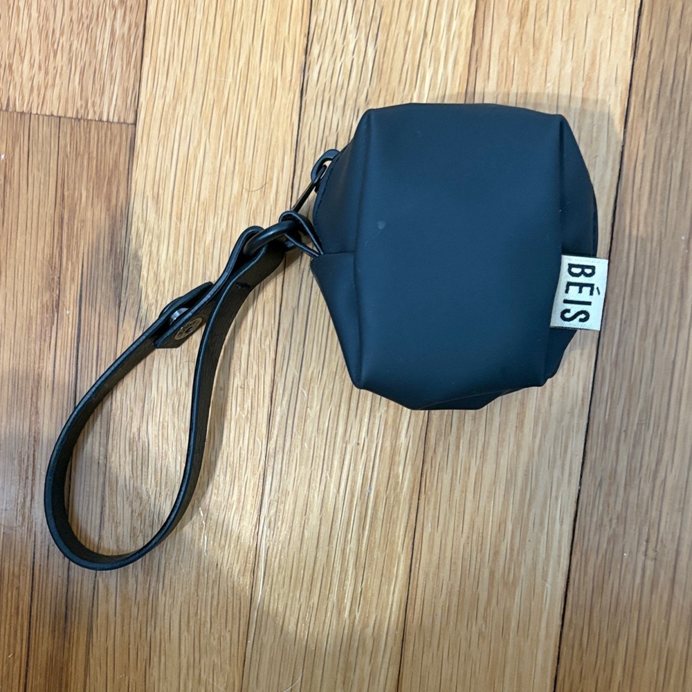 BÉIS Black Wipeable Pacifier Holder